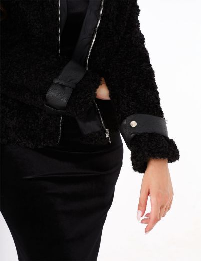 Picture of Elegant fur jacket with soft details w120140029 